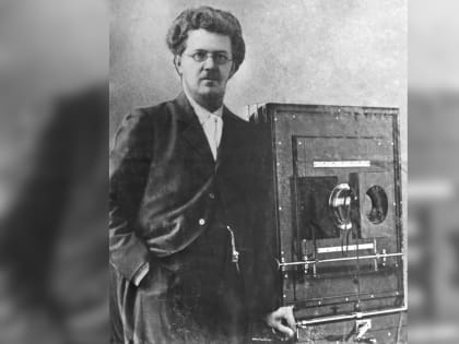 «Мемориал Романовых» установил надгробный памятник уральскому фотографу Метенкову