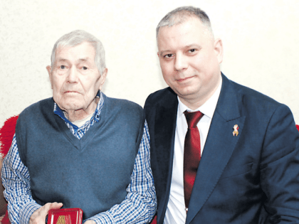 Буквально за несколько дней глава МО город Алапаевск посетил тружениц тыла Галину Васильевну Веселову, Анну Васильевну Федорахину, Ольгу Николаевну Молокову, Веру Александровну Ниф
