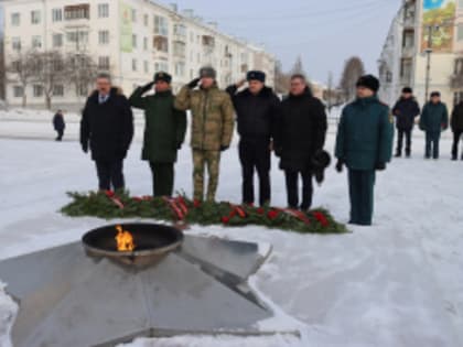 Сегодня, в День памяти о россиянах, исполнявших служебный долг за пределами Отечества, состоялось возложение гирлянд Славы и Памяти
