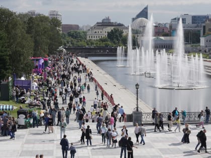 Фестивальная неделя в Екатеринбурге: поздравления строителям