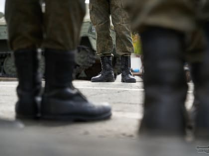Первый эшелон новобранцев отправился на Дальний Восток