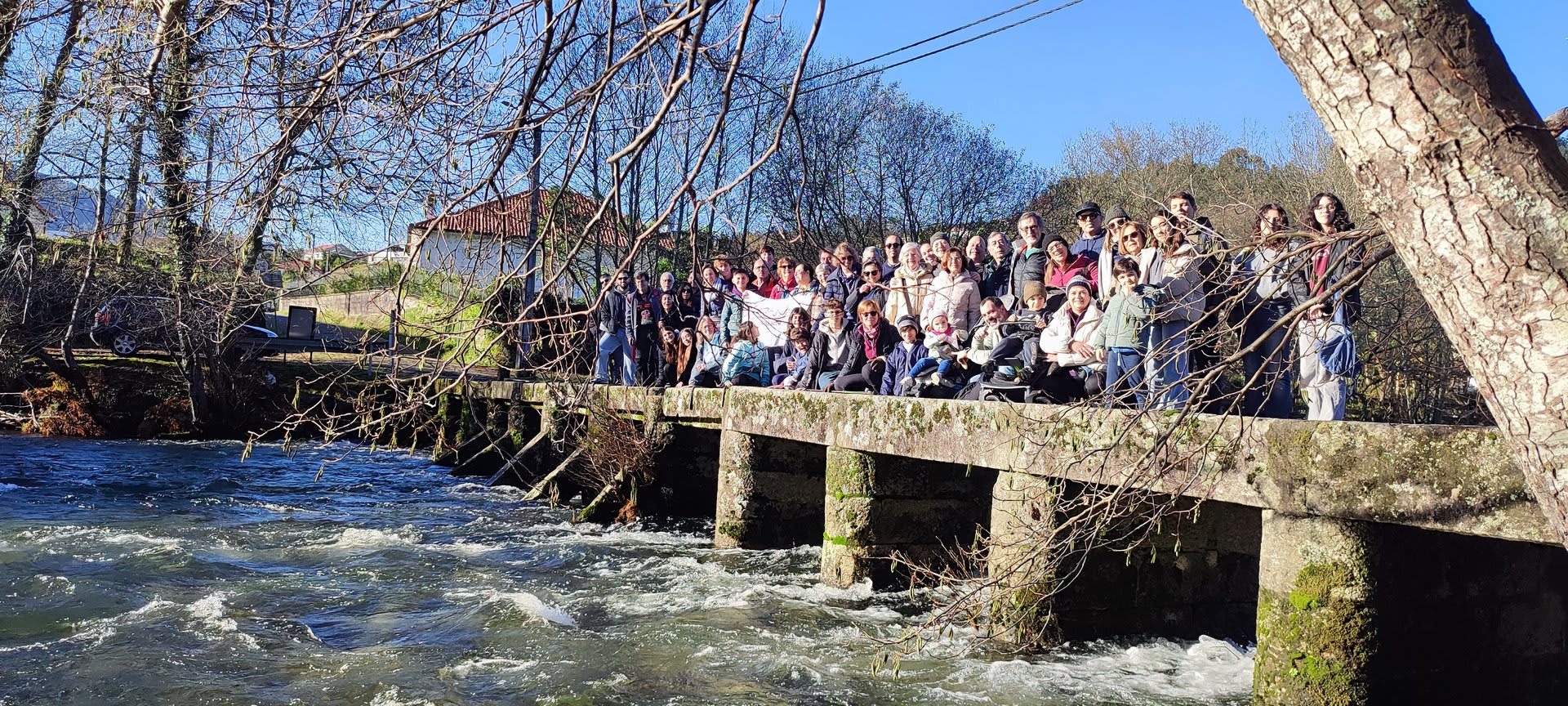 Caminhada de avós, netos, sobrinhos e demais familiares