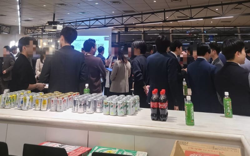 1対1で対話する参加者