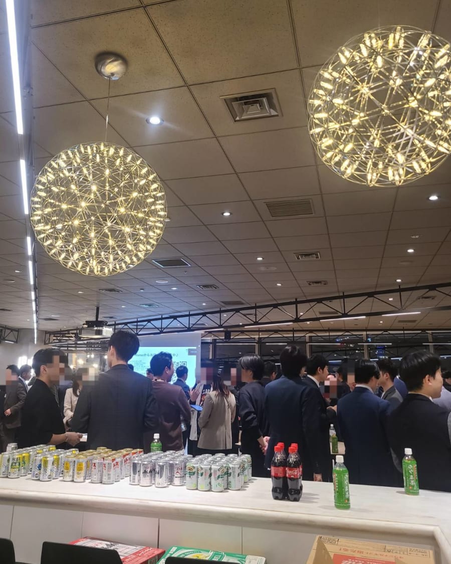 ビジネスナイトカフェの交流風景