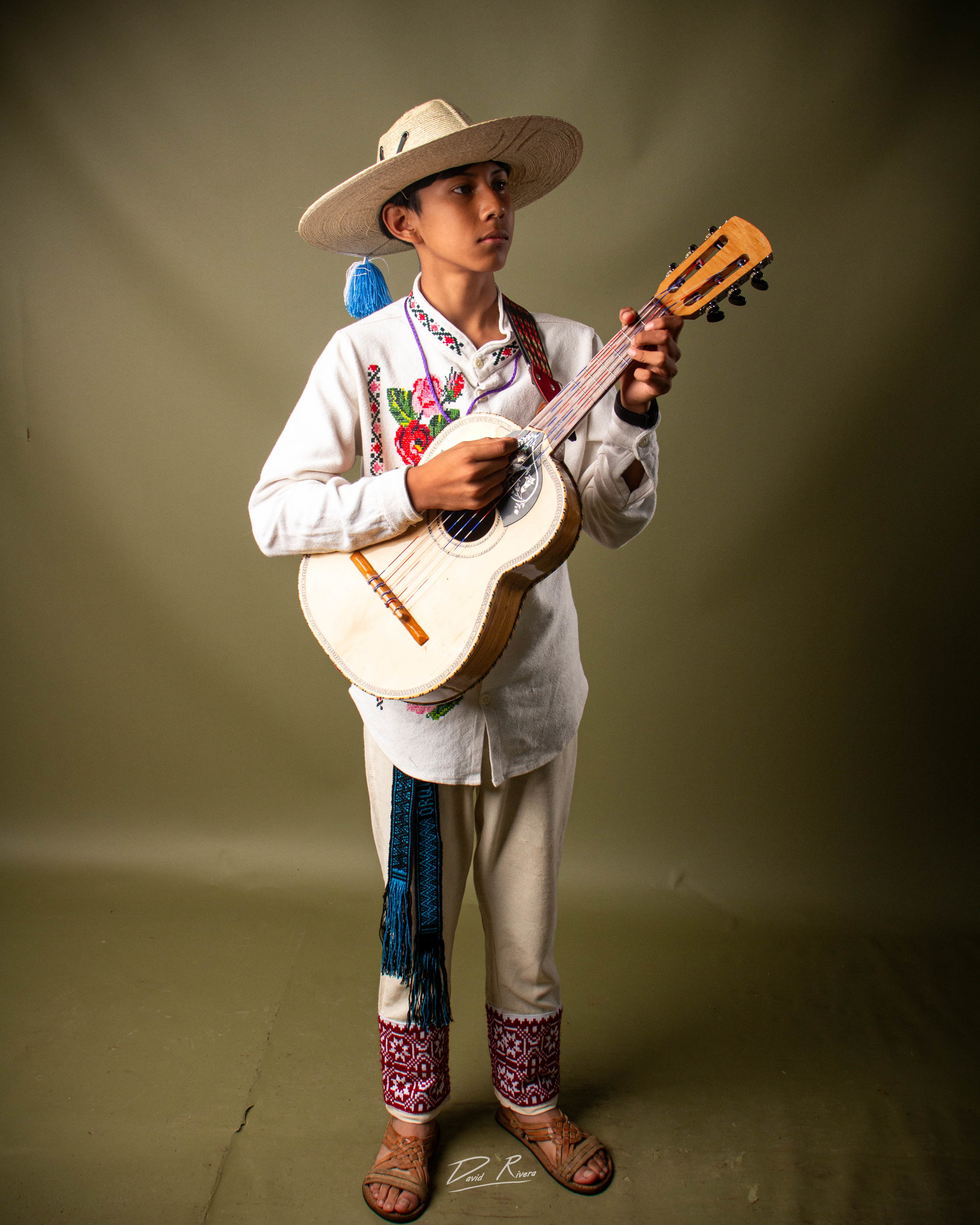 ORQUESTA TINHARHANI DE TINGAMBATO - Fotografía 4