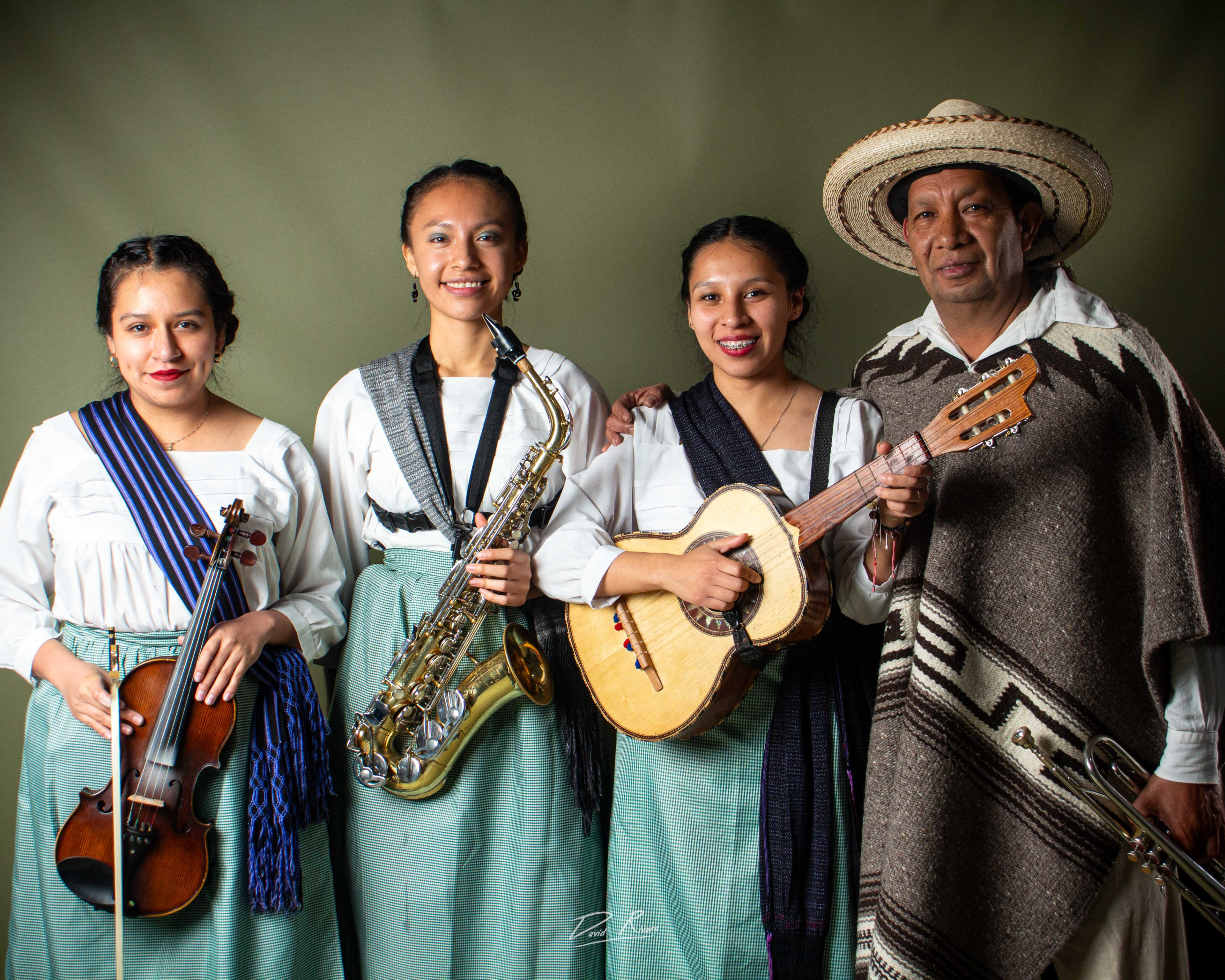 ORQUESTA GRANDE DE TINGAMBATO - Fotografía 25