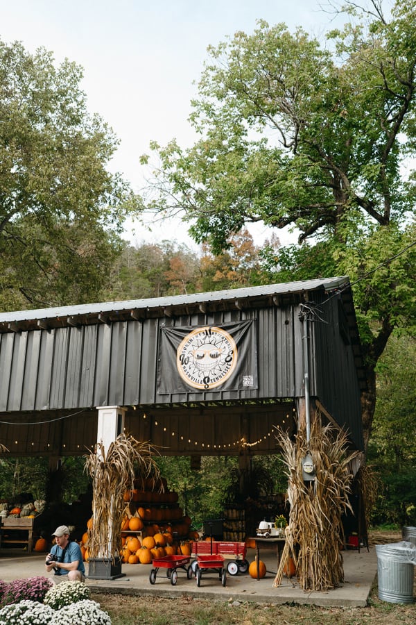 Barn with the festival sign, pumpkins and corn stalks