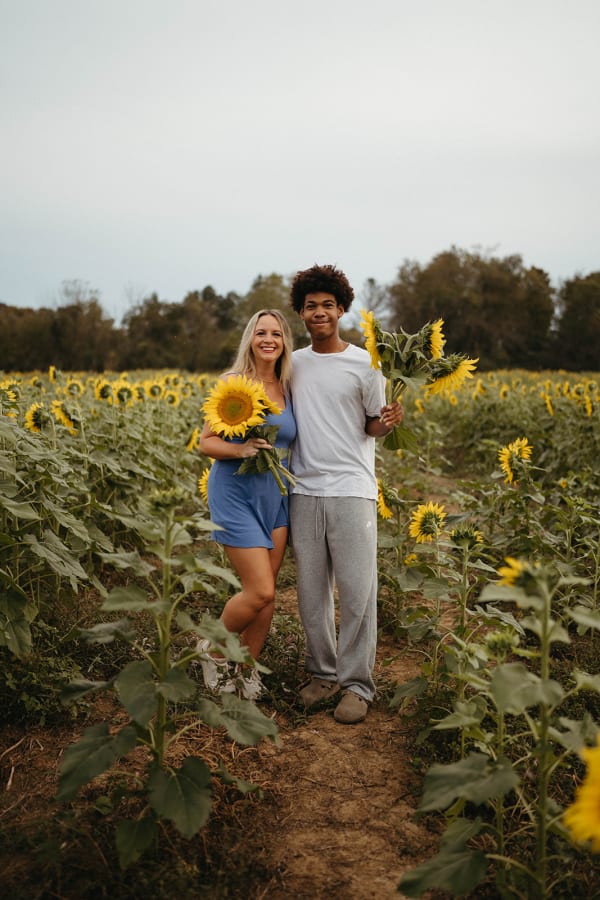 Friends holding sunflowers in the sunflower field