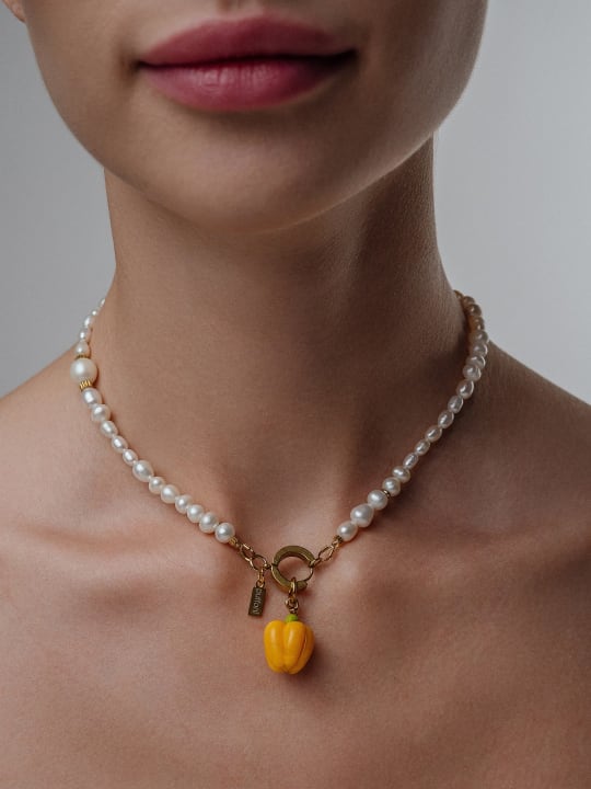 Pendant "Golden Bell" hovered