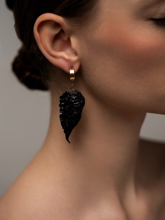 Earrings "Noir Wing" hovered