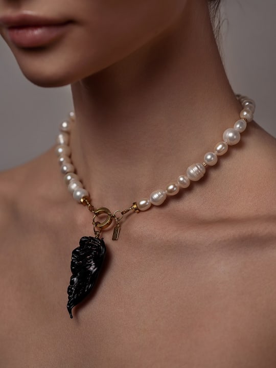 Pendant "Velvet Wing" hovered