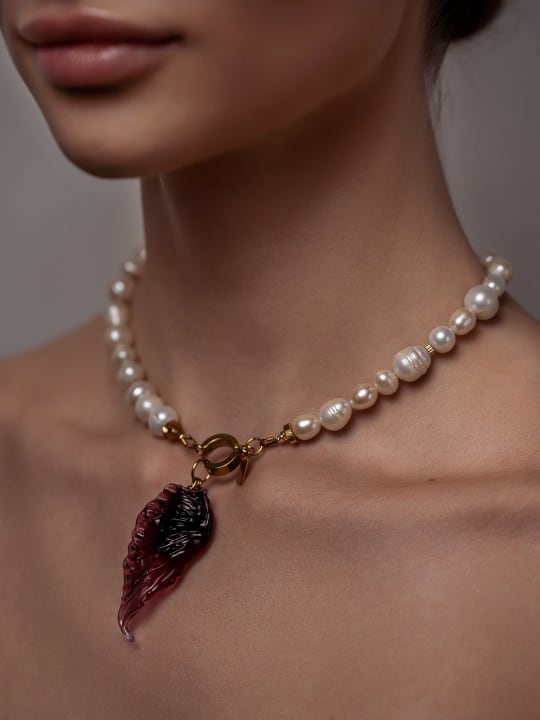 Pendant "Wine Wing" hovered