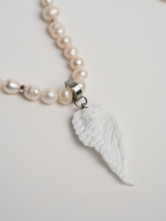 Pendant "White Wing" hovered