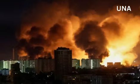 कीव पर घातक रूसी हवाई हमला: छह लोगों की मौत, मासूम बच्चा भी शामिल कीव पर घातक रूसी हवाई हमला: छह लोगों की मौत, मासूम बच्चा भी शामिल