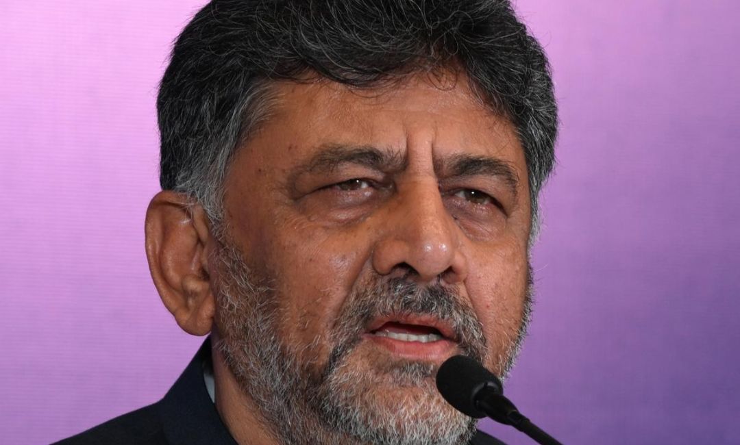 "दिल्ली में बोले डी.के. शिवकुमार: 'सत्ता बांटने पर नहीं होती सहमति', कर्नाटक नेतृत्व पर फिर गरमाई बहस" "दिल्ली में बोले डी.के. शिवकुमार: 'सत्ता बांटने पर नहीं होती सहमति', कर्नाटक नेतृत्व पर फिर गरमाई बहस"