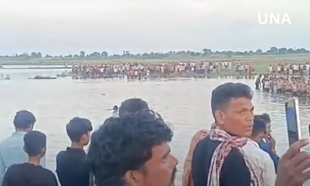 विजयादशमी पर त्रासदी: खंडवा में झील में ट्रैक्टर-ट्रॉली पलटी, 10 श्रद्धालुओं की मौत विजयादशमी पर त्रासदी: खंडवा में झील में ट्रैक्टर-ट्रॉली पलटी, 10 श्रद्धालुओं की मौत