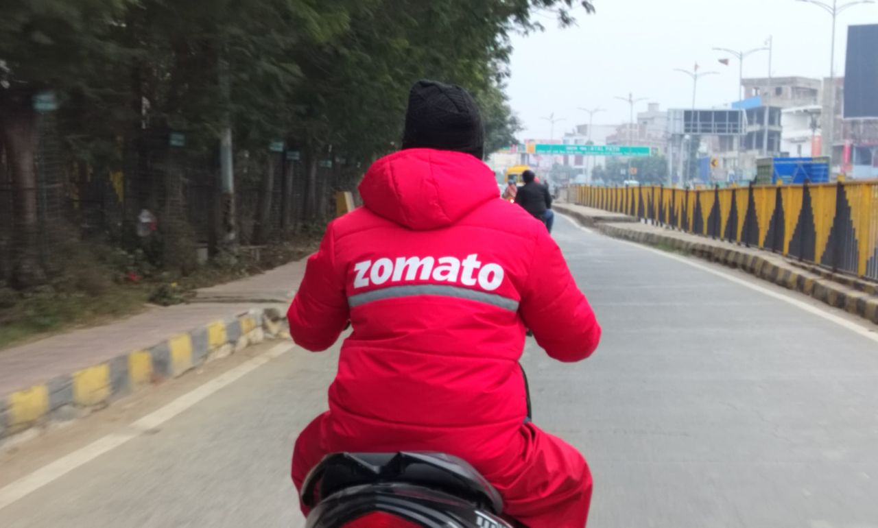 Swiggy and Zomato Increase Delivery Incentives Amid Gig Worker Strike and Year-End Rush
