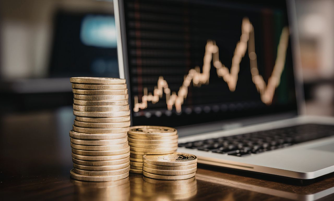 Indian Markets End 2025 on Strong Note; Sensex Surges 546 Pts, Nifty Above 26,100