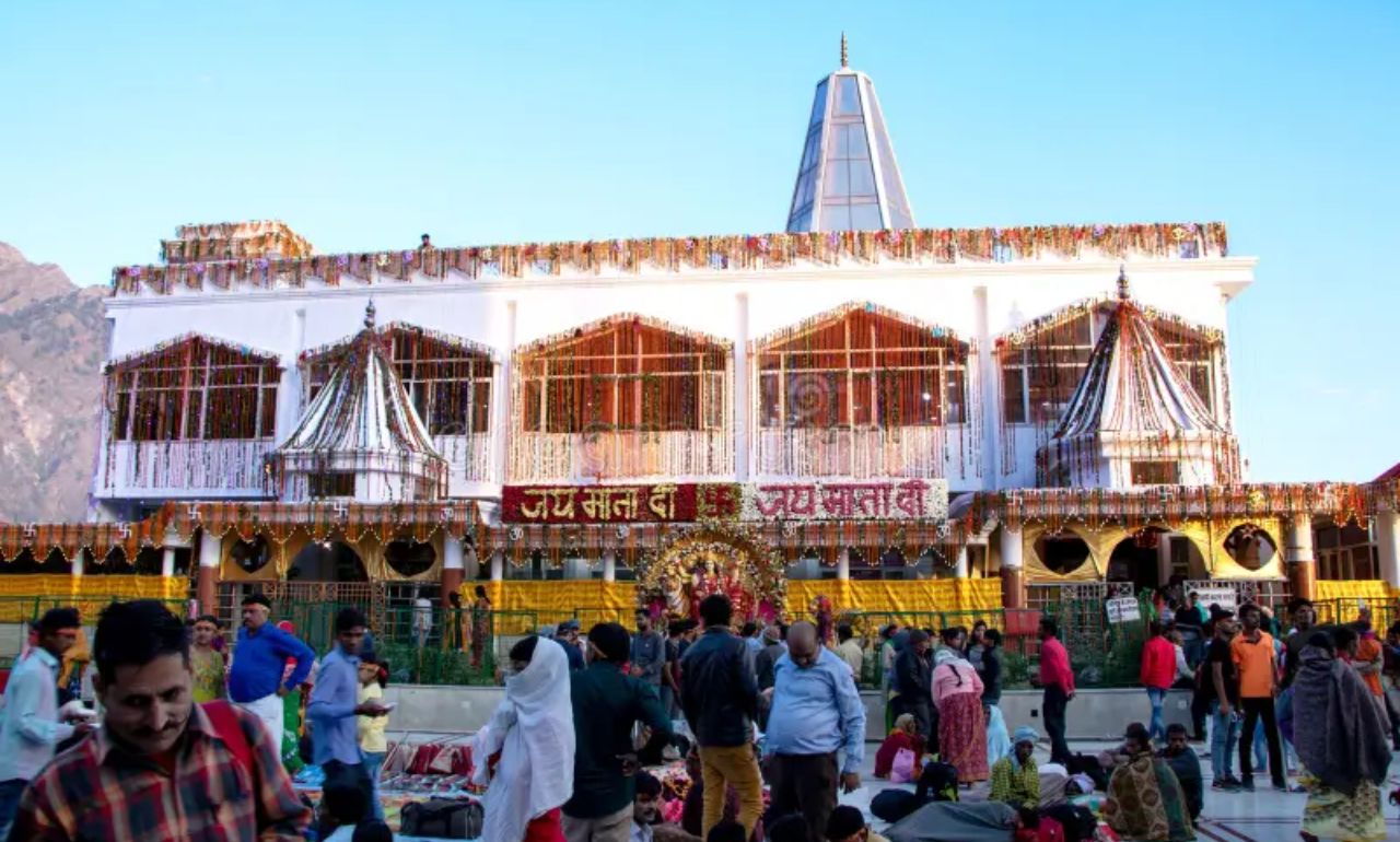 Mata Vaishno Devi Yatra Registration Suspended Temporarily Due to Heavy Rush
