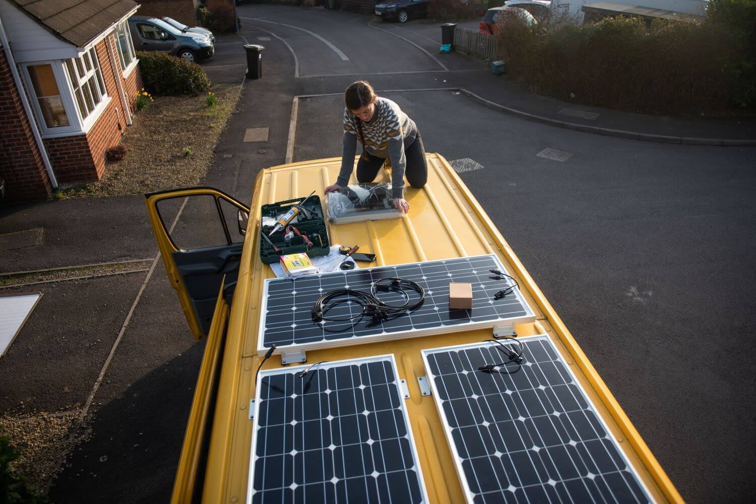 We explain how to install campervan solar panels - nohma.com ⚡