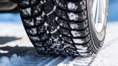 魁省开车注意：12月1日前必须换雪胎