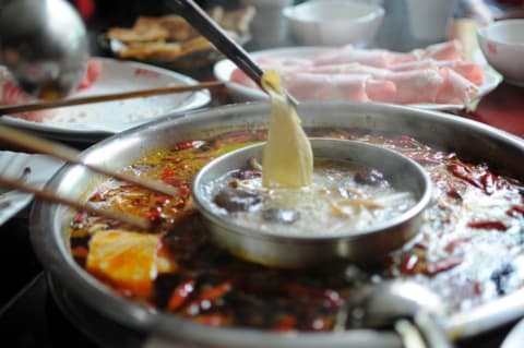 大温火锅季开涮：番茄锅和麻辣锅你站哪边