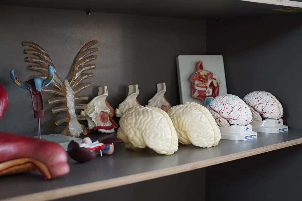 Right decoration
