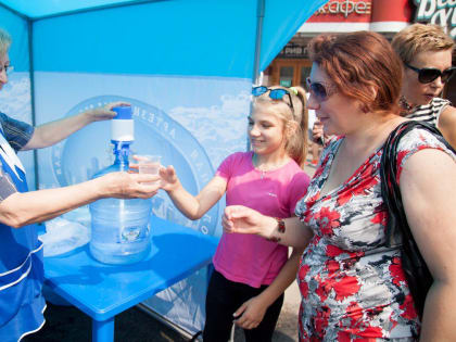В Туле из-за жары бесплатно раздают воду