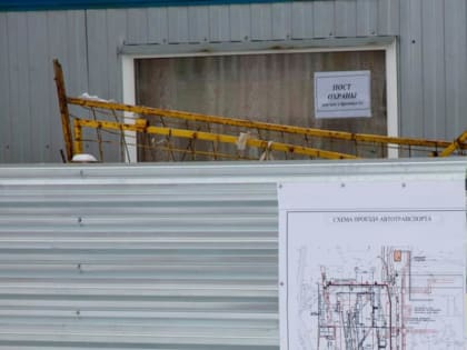В тульском Скуратово мужчины украли профлист с территории предприятия