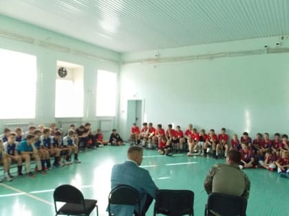 Участник СВО встретился с юными волейболистами в Туле