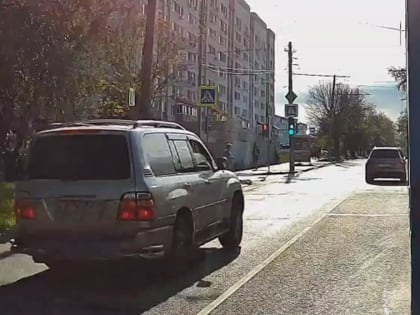 «Накажи автохама»: на ул. Луначарского встретили два торопливых кроссовера