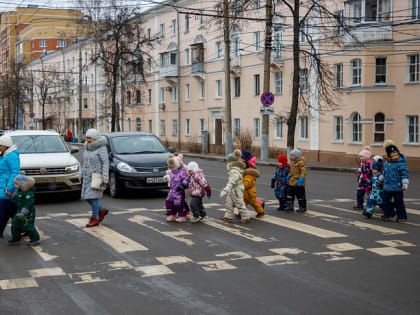 Госдума рассмотрит законопроект о первоочередном зачислении детей участников СВО в школы