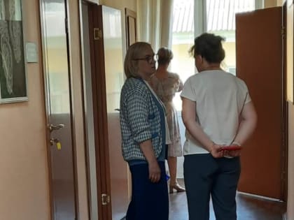 Надежда Козьякова приняла участие в приемке Дома детского творчества к новому учебному году