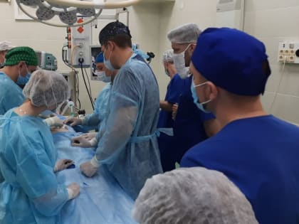 Хирурги областной больницы и фонд «Живи сейчас» дают пациентам с БАС шанс на жизнь