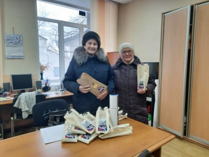 Дмитрий Федотов передал семена для дачников Пролетарского округа