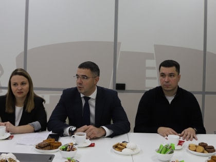 Алексей Эрк и депутаты встретилась с жителями блокадного Ленинграда