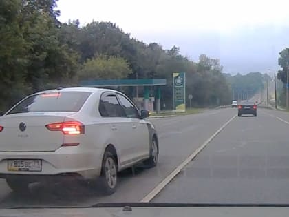 В Туле водитель Volkswagen за 20 секунд сумел дважды нарушить ПДД
