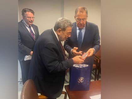 Лавров угостил тульскими пряниками глав МИД Сент-Винсента и Гренадин