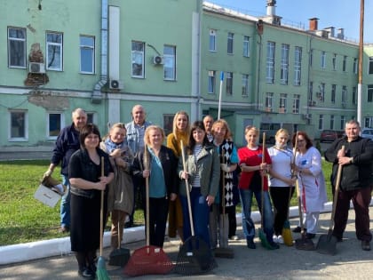 На территории кардиодиспансера прошёл общеобластной субботник