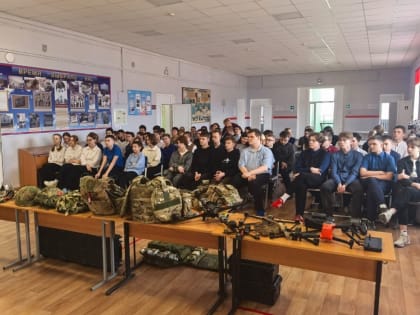 Владислав Трошин провел урок мужества