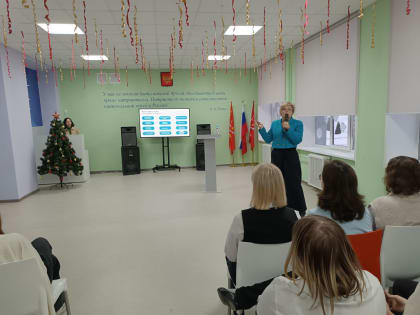 Елена Симонова провела урок по финансовой грамотности для школьников