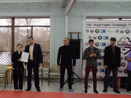 Тренеры по тхэквондо получили благодарность от сенатора РФ Игоря Панченко