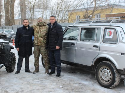 Депутаты-единороссы передали автомобиль тульским бойцам