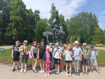 Для детей из летних школьных лагерей проходят экскурсии по достопримечательностям Новомосковска