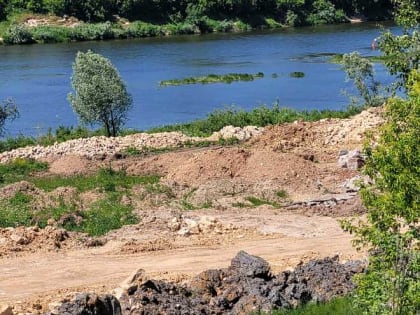 В Бунырево под Алексином строители завершили работы, оставив берег Оки изуродованным