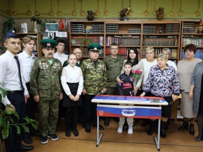 В двух образовательных учреждениях Новомосковска открыли «Парты Героя»