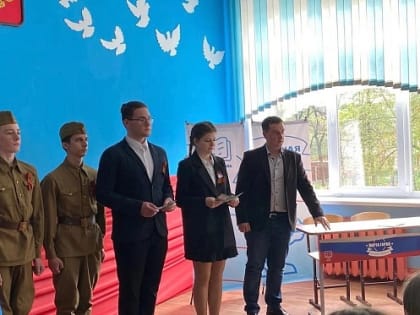 В тульской школе установили парту Героя Советского Союза Евгения Волкова