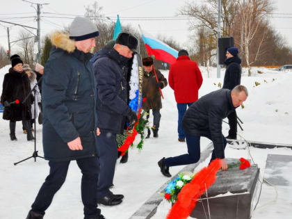 Дмитрий Коженкин почтил память воинов в канун Дня защитника Отечества