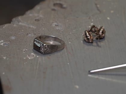 В Новомосковске сотрудники полиции раскрыли дело о краже золотого кольца