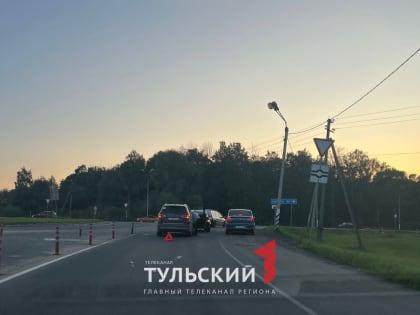 На круговом перекрестке в Иншинском образовалась пробка из-за ДТП